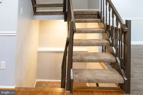 Entry Way - 8069 Donegal Ln, Springfield, VA 22153 photo 2 of 13