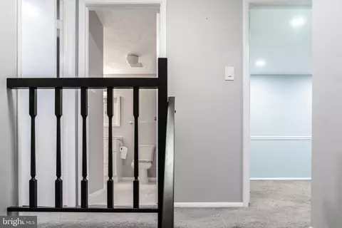 Entry Way - 8069 Donegal Ln, Springfield, VA 22153 photo 10 of 13