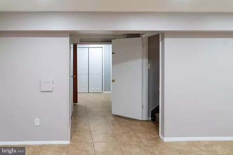 Entry Way - 8069 Donegal Ln, Springfield, VA 22153 photo 6 of 13