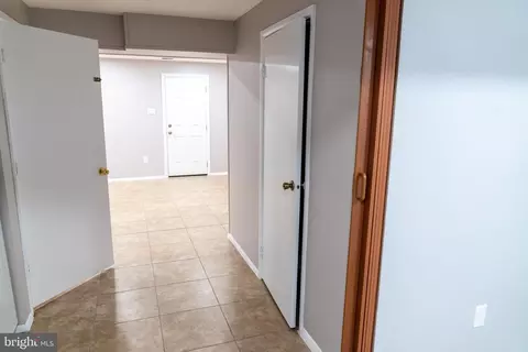 Entry Way - 8069 Donegal Ln, Springfield, VA 22153 photo 8 of 13