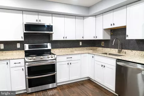 Kitchen - 8069 Donegal Ln, Springfield, VA 22153 photo 2 of 7