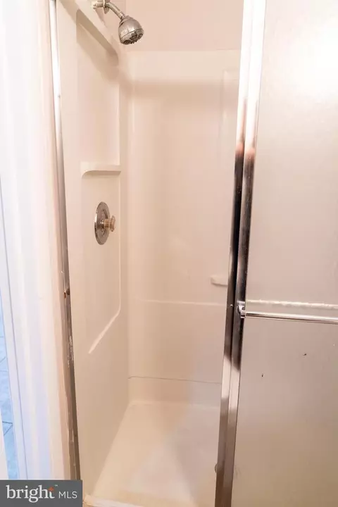 Bath - 8069 Donegal Ln, Springfield, VA 22153 photo 6 of 9