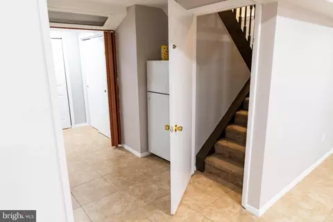 Entry Way - 8069 Donegal Ln, Springfield, VA 22153 photo 5 of 13