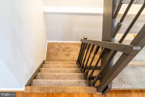 Entry Way - 8069 Donegal Ln, Springfield, VA 22153 photo 3 of 13