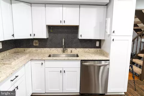 Kitchen - 8069 Donegal Ln, Springfield, VA 22153 photo 3 of 7