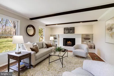 Living - 1958 Weybridge Ln, Reston, VA 20191 photo 3 of 5