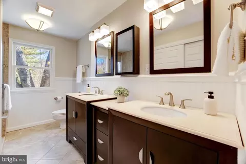 Bath - 1958 Weybridge Ln, Reston, VA 20191 photo 2 of 5