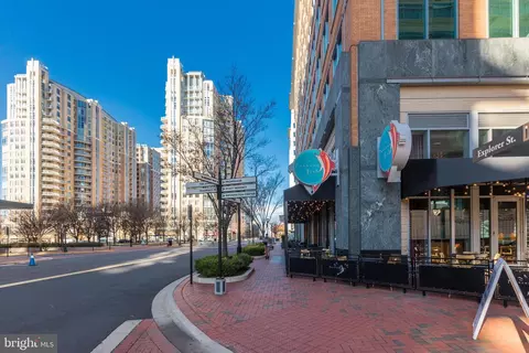 View/Area - 1958 Weybridge Ln, Reston, VA 20191 photo 3 of 7
