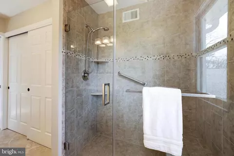 Bath - 1958 Weybridge Ln, Reston, VA 20191 photo 4 of 5