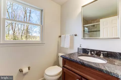 Bath - 1958 Weybridge Ln, Reston, VA 20191 photo 5 of 5