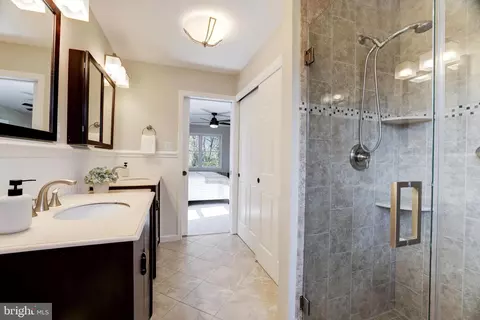 Bath - 1958 Weybridge Ln, Reston, VA 20191 photo 3 of 5