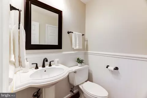 Bath - 1958 Weybridge Ln, Reston, VA 20191 photo 1 of 5