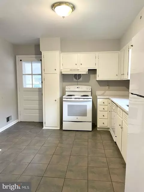 6715 Cabin John Rd, Springfield, VA 22150 photo 8