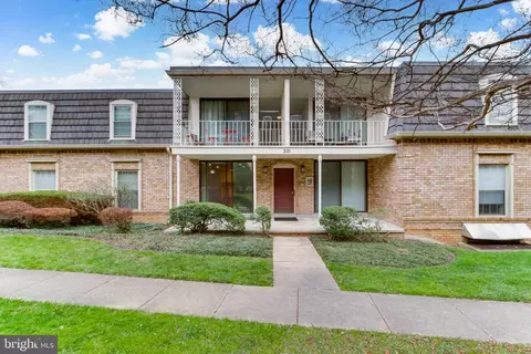 3111 Patrick Henry Dr #625, Falls Church, VA 22044