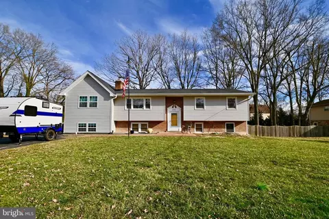 8709 Lea Ln, Alexandria, VA 22309