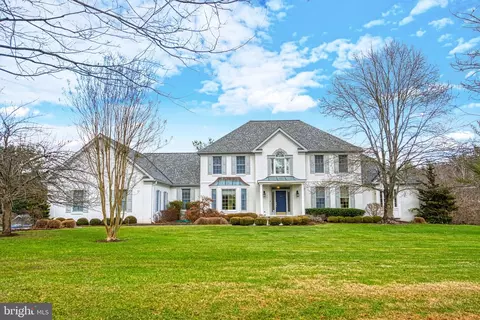 10606 Dogwood Farm Ln, Great Falls, VA 22066