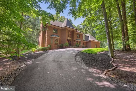 252 Springvale Rd, Great Falls, VA 22066