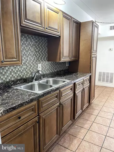 2323 Freetown Ct #2B, Reston, VA 20191