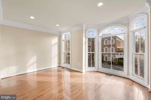 1554 Red Twig Ln, Mclean, VA 22101 photo 3