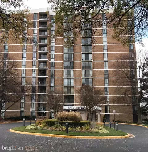 2300 Pimmit Dr #906, Falls Church, VA 22043
