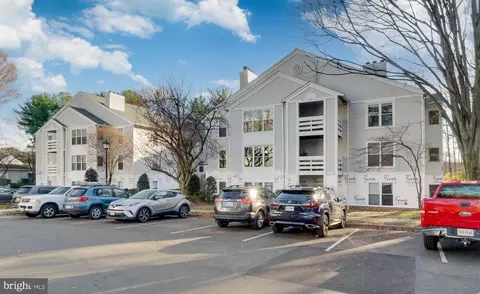 10303 Appalachian Cir #311, Oakton, VA 22124