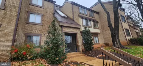 1650 Parkcrest Cir #201, Reston, VA 20190