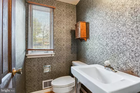 1002 Abbey Way, Mclean, VA 22101 photo 4