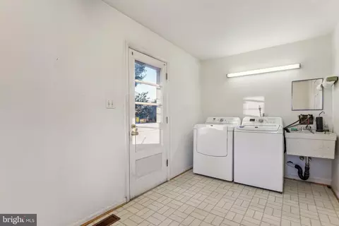 1002 Abbey Way, Mclean, VA 22101 photo 18