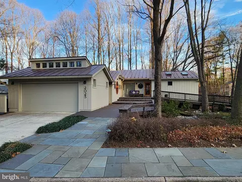 2025 Peppermint Ct, Reston, VA 20191 photo 3