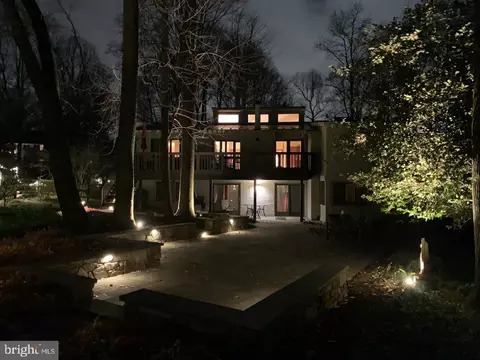 2025 Peppermint Ct, Reston, VA 20191 photo 2