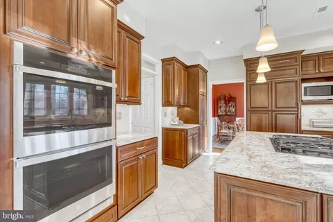8709 Middleford Dr, Springfield, VA 22153 photo 14