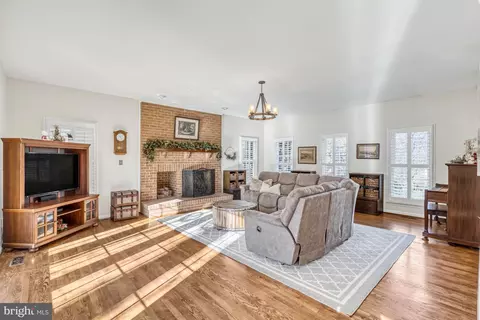 8709 Middleford Dr, Springfield, VA 22153 photo 18