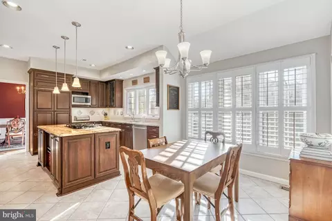 8709 Middleford Dr, Springfield, VA 22153 photo 17