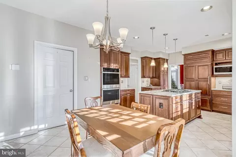 8709 Middleford Dr, Springfield, VA 22153 photo 16