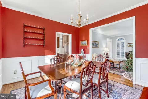 8709 Middleford Dr, Springfield, VA 22153 photo 9