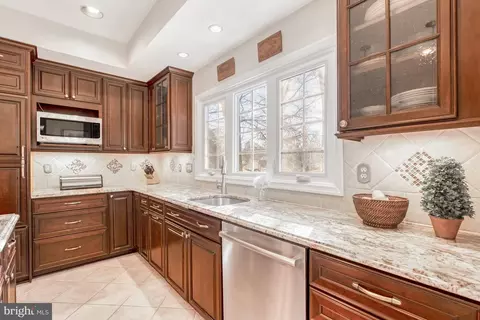 8709 Middleford Dr, Springfield, VA 22153 photo 15
