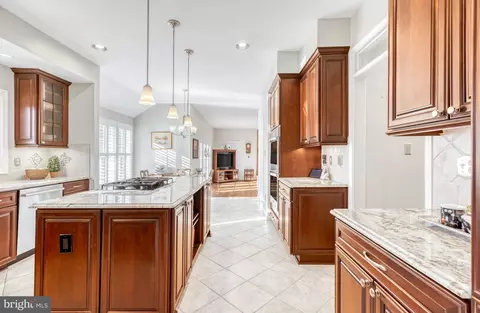 8709 Middleford Dr, Springfield, VA 22153 photo 11