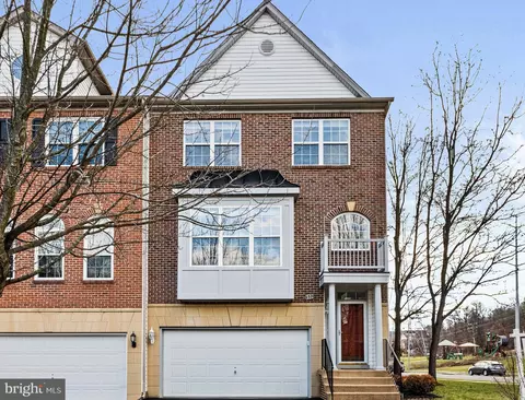6570 Kiernan Ct, Alexandria, VA 22315