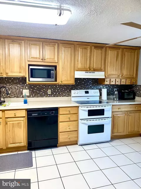 6060 Heathwick Ct, Burke, VA 22015 photo 2