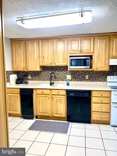 6060 Heathwick Ct, Burke, VA 22015 photo 3