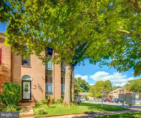 6060 Heathwick Ct, Burke, VA 22015