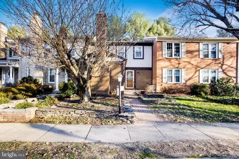 9612 Hillock Ct, Burke, VA 22015