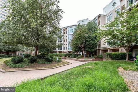 5565 Seminary Rd #307, Falls Church, VA 22041