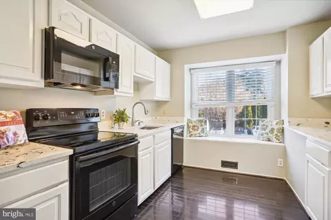 2458 Ridgehampton Ct, Reston, VA 20191 photo 13