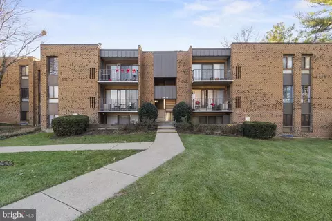 4412 Island Pl #302, Annandale, VA 22003
