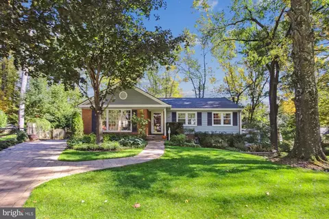 8209 Captain Hawkins Ct, Annandale, VA 22003