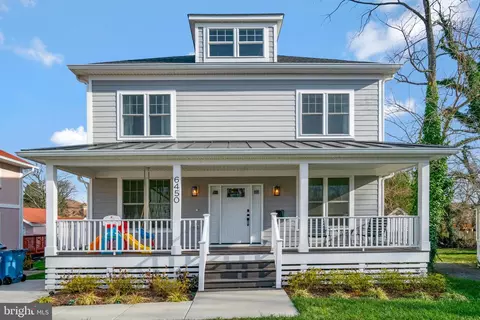 6450 Holyoke Dr, Annandale, VA 22003
