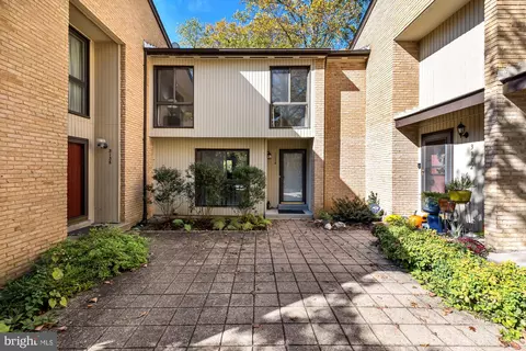 3134 Colchester Brook Ln, Fairfax, VA 22031
