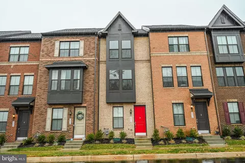 2836 Dart Dr, Alexandria, VA 22306