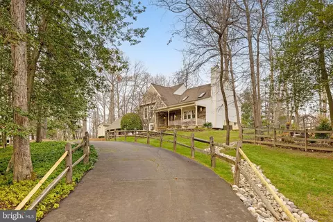 3546 Valeview Dr, Oakton, VA 22124